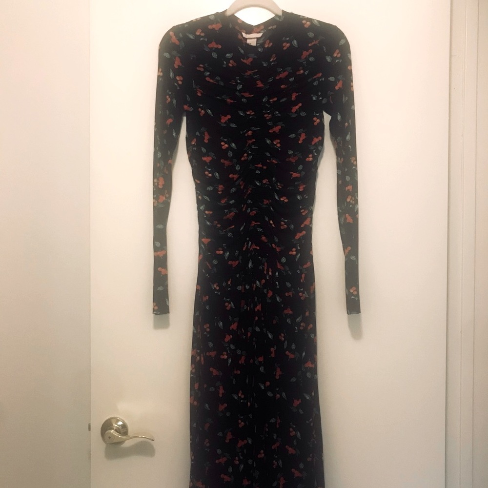 H&M curve hugging maxi dress with ruched bodice 🔥